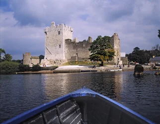 Blick auf das Schloss von einem Boot